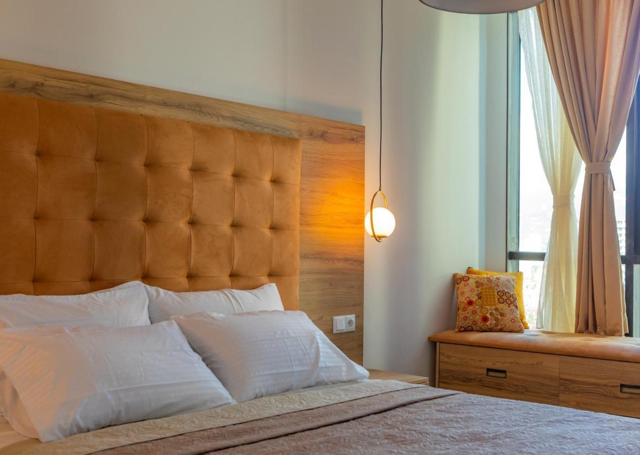 Entire Flat With City Skyline View - Two Bedrooms Batumi Esterno foto