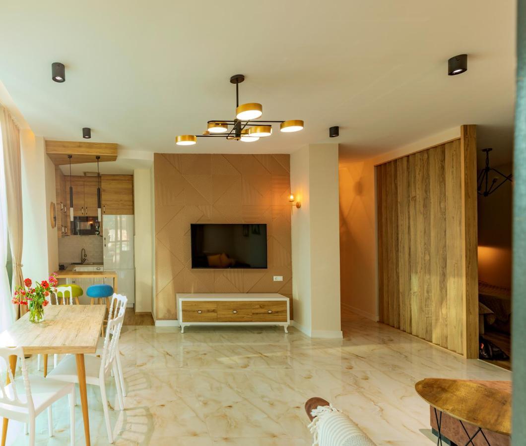 Entire Flat With City Skyline View - Two Bedrooms Batumi Esterno foto